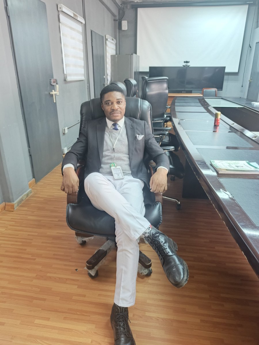Denzelsweet's tweet photo. Monday
#tinubu #work #arisetv #rufaioseni #ayra https://t.co/7KSB22TyOF