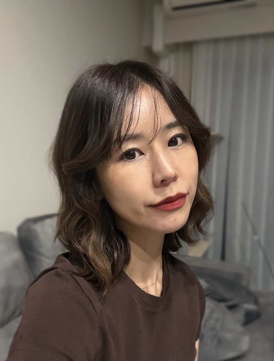 chiip0206's tweet photo. 今日は素敵なありがたいご縁もあり、New チャレンジ‼︎ 💪
普段とは違うモード系ヘアメイクで‼︎💄
刺激的かつ充実した3連休でした👶 https://t.co/Cj8DkmljGq