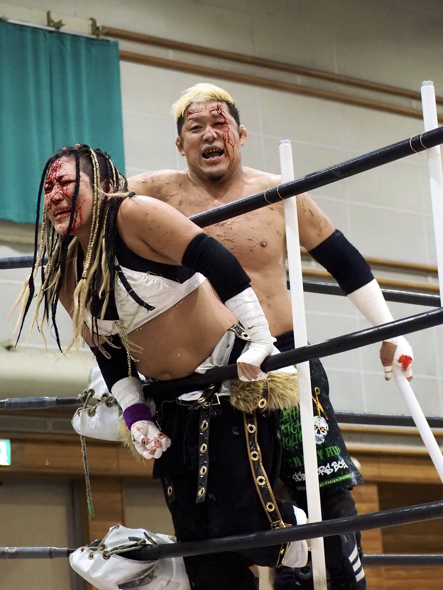 shirochi4pw's tweet photo. ほっぺかなりいってたぽいけど
アドレナリンなのか終始ケロッとしててそのハイテンションが逆に怖かったり。けど最後まで盛り上げて結果試合にも勝ってすげーかっこよかった
彼女だけでなく周りの大人達、対戦相手、味方ともに作らないと無理な空間よねぇおーん😭
#山下りな 
#bjw #bjw北海道ツアー https://t.co/3emMfR1p1A