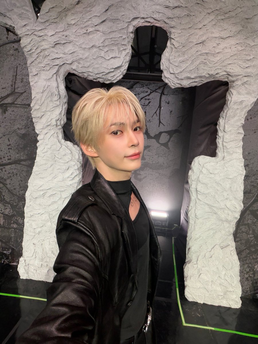 sunghanbin_twt's tweet photo. [📸]
2026.10.12
성한빈(SUNGHANBIN) 1st EP [DEAD:ALIVE]
CURATING SESSION

❤️🖤

#성한빈 #SUNGHANBIN
#DEAD_ALIVE #UNDEAD https://t.co/LovwFgqV7o