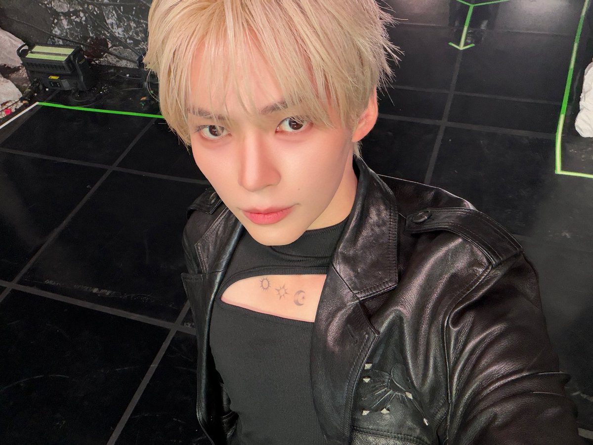 sunghanbin_twt's tweet photo. [📸]
2026.10.12
성한빈(SUNGHANBIN) 1st EP [DEAD:ALIVE]
CURATING SESSION

❤️🖤

#성한빈 #SUNGHANBIN
#DEAD_ALIVE #UNDEAD https://t.co/LovwFgqV7o