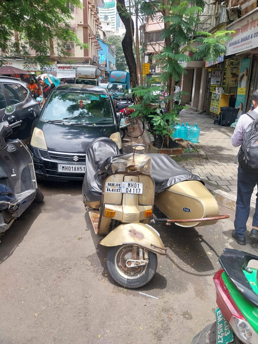 humdardsultan's tweet photo. Abandoned side-car scooter No. *MH01 D4117* with sidecar occupying public road / footpath for months at Cawasji Patel Street, Fort, Mumbai-1 (Outside Sukhia Bldg / Near Mohanlal Bhanji &amp; Co.) causing obstruction to pedestrians &amp; traffic.
Belongs to Lilson Tailor.blocking roads https://t.co/aIlKGVJcqz