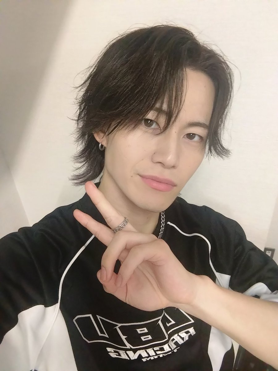 X8EE_DAIKI's tweet photo. 最終日ありがとうございました🙏

ワンマンに向けて走ってきたこのイベントも無事終わり、ついに次のLIVEがワンマンです！！

このイベントでX8EEを見つけてくれた方も、ずっとついてきてくれてるHONYEXも20日まじで楽しみにしとってください🫵

X8EEの最高到達点を当日必ずお見せします🔥

また20日👋 https://t.co/Ivqa4YZiRL