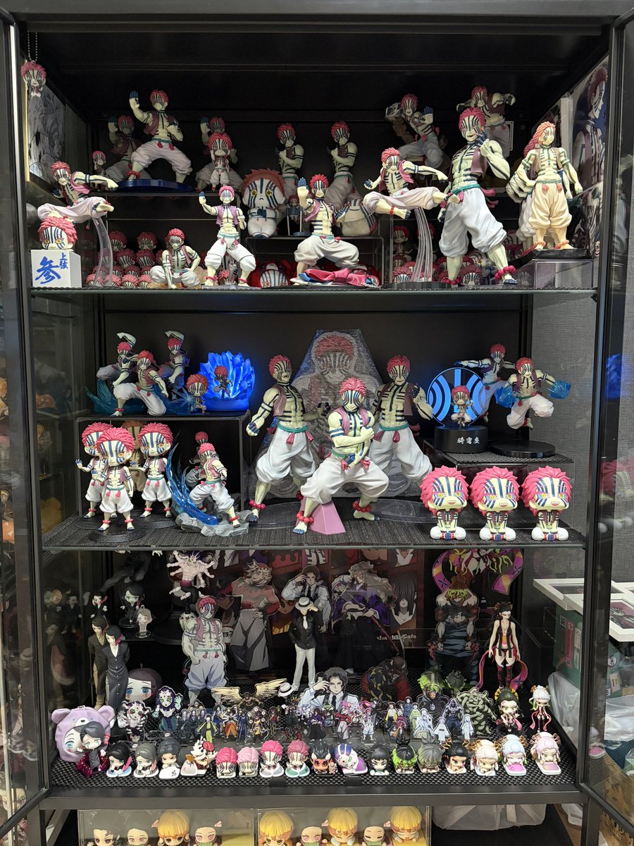 AniMai112's tweet photo. フィギュア棚追加で買ったので、配置換えです🫶(新フィギュア棚はまだ組み立ててないww)
約2時間がタイムラプスで27秒w😵‍💫
猗窩座＆鬼棚となりました✌🏻

2枚目📷…before
3枚目📷…after https://t.co/KKSz2cro39