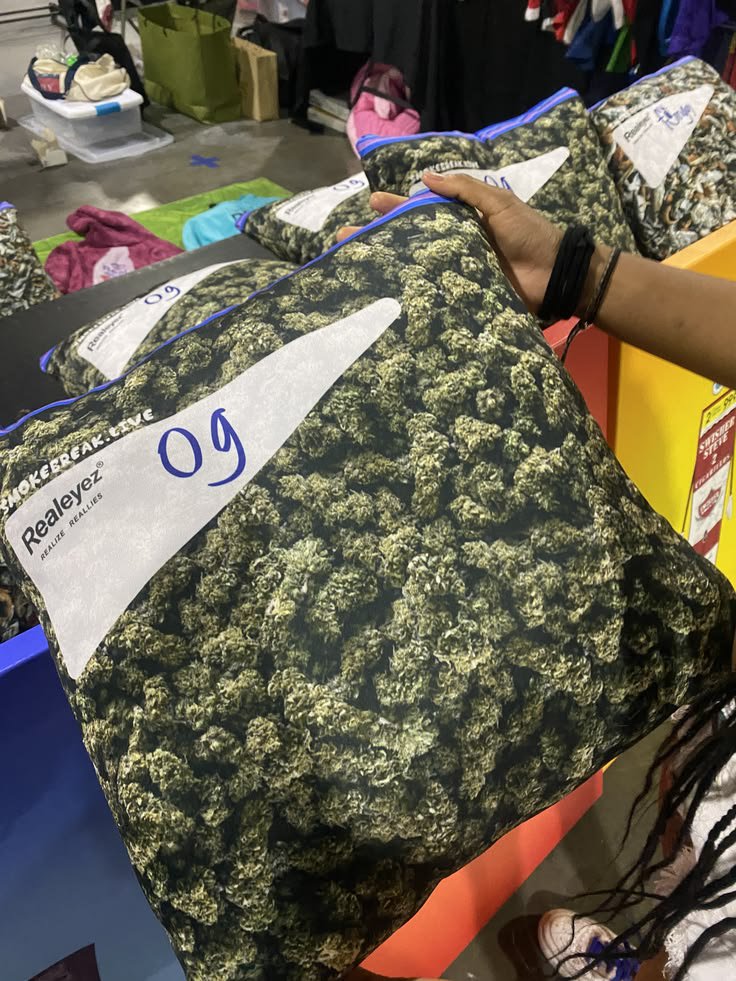 AtindigaKene's tweet photo. How much you paying for this 9kg Realeyez bag? https://t.co/DF3eDOPbdh