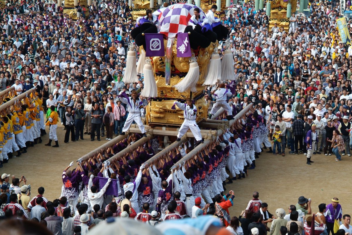 hooja0897's tweet photo. 祖父の写真シリーズ。祖父は西条出身・在住だったので、新居浜太鼓祭りの写真はほぼ無かった。そこで自分のPCに残る一番古い新居浜太鼓祭りの写真は？と探してみたら、2005年のこれだった。携帯で撮ってる人は数えるほどしかいない。

#新居浜太鼓祭り #山根グラウンド #上泉 https://t.co/mTqG4t3a77