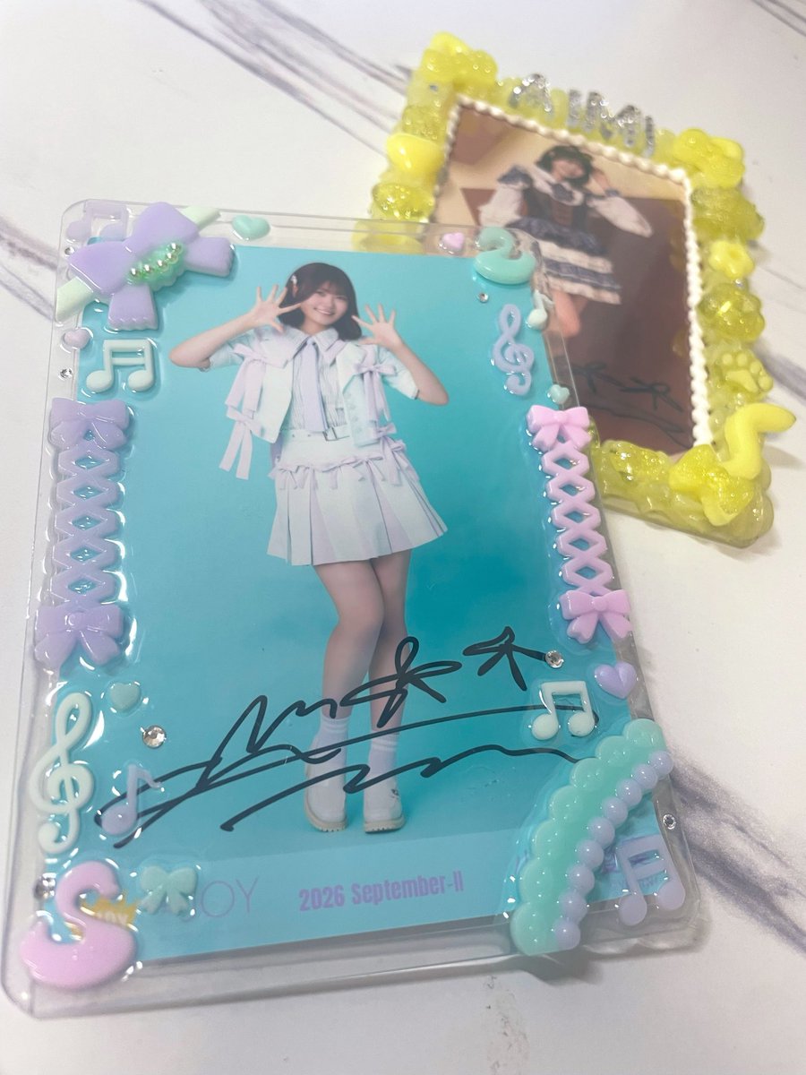 natsuko150101's tweet photo. 新しい直筆とトレカが仲間入りしたよ👍🐱
これ持って香川でオタ活しまっす👑
今日もライブお疲れ様🫶💛🌻
@ozawa_aimi__ https://t.co/w8Qb5pG2aH