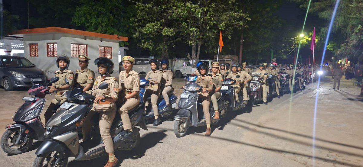 gorakhpurpolice's tweet photo. #gorakhpurpolice
#MissionShaktiUPP
#MissionShakti6

➡️महिला सशक्तिकरण, सुरक्षा, सम्मान एवं स्वावलंबन हेतु चलाए जा रहे मिशन शक्ति अभियान के छठे चरण के अंतर्गत सहायक पुलिस अधीक्षक/क्षेत्राधिकारी कैण्ट के नेतृत्व में #PsRamgarhtal  एवं #PsCantt पुलिस  की मिशन शक्ति टीम द्वारा नौकायन से पुलिस लाइन तक "जागरूकता रैली-2026" निकाली गई। 

➡️रैली के माध्यम महिलाओं एवं बालिकाओं की सुरक्षा, सम्मान, स्वावलंबन तथा उनके अधिकारों के प्रति आमजन को जागरूक करना एवं महिला सुरक्षा के प्रति सामाजिक सहभागिता को बढ़ावा देना है। अभियान के माध्यम से महिलाओं एवं बालिकाओं को उनके अधिकारों, सुरक्षा उपायों तथा शासन द्वारा संचालित विभिन्न कल्याणकारी योजनाओं के प्रति जागरूक किया गया। उक्त कार्यक्रम में प्रभारी निरीक्षक कैण्ट, थाना प्रभारी रामगढ़ताल व अन्य अधिकारी/कर्मचारीगण मौजूद रहे। 

#UPPolice 
@dgpup @AdgGkr @adgzonegkr @diggorakhpur @AdlSPDKPuri