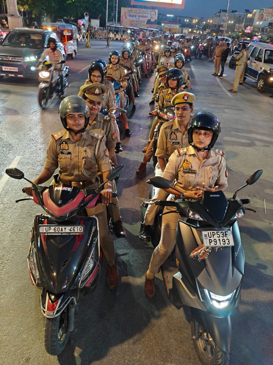 gorakhpurpolice's tweet photo. #gorakhpurpolice
#MissionShaktiUPP
#MissionShakti6

➡️महिला सशक्तिकरण, सुरक्षा, सम्मान एवं स्वावलंबन हेतु चलाए जा रहे मिशन शक्ति अभियान के छठे चरण के अंतर्गत सहायक पुलिस अधीक्षक/क्षेत्राधिकारी कैण्ट के नेतृत्व में #PsRamgarhtal  एवं #PsCantt पुलिस  की मिशन शक्ति टीम द्वारा नौकायन से पुलिस लाइन तक "जागरूकता रैली-2026" निकाली गई। 

➡️रैली के माध्यम महिलाओं एवं बालिकाओं की सुरक्षा, सम्मान, स्वावलंबन तथा उनके अधिकारों के प्रति आमजन को जागरूक करना एवं महिला सुरक्षा के प्रति सामाजिक सहभागिता को बढ़ावा देना है। अभियान के माध्यम से महिलाओं एवं बालिकाओं को उनके अधिकारों, सुरक्षा उपायों तथा शासन द्वारा संचालित विभिन्न कल्याणकारी योजनाओं के प्रति जागरूक किया गया। उक्त कार्यक्रम में प्रभारी निरीक्षक कैण्ट, थाना प्रभारी रामगढ़ताल व अन्य अधिकारी/कर्मचारीगण मौजूद रहे। 

#UPPolice 
@dgpup @AdgGkr @adgzonegkr @diggorakhpur @AdlSPDKPuri