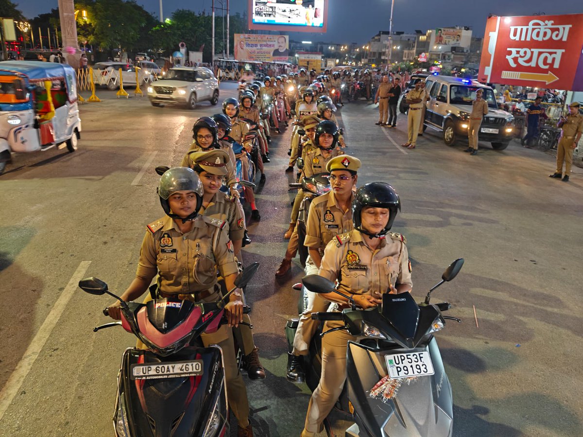 gorakhpurpolice's tweet photo. #gorakhpurpolice
#MissionShaktiUPP
#MissionShakti6

➡️महिला सशक्तिकरण, सुरक्षा, सम्मान एवं स्वावलंबन हेतु चलाए जा रहे मिशन शक्ति अभियान के छठे चरण के अंतर्गत सहायक पुलिस अधीक्षक/क्षेत्राधिकारी कैण्ट के नेतृत्व में #PsRamgarhtal  एवं #PsCantt पुलिस  की मिशन शक्ति टीम द्वारा नौकायन से पुलिस लाइन तक "जागरूकता रैली-2026" निकाली गई। 

➡️रैली के माध्यम महिलाओं एवं बालिकाओं की सुरक्षा, सम्मान, स्वावलंबन तथा उनके अधिकारों के प्रति आमजन को जागरूक करना एवं महिला सुरक्षा के प्रति सामाजिक सहभागिता को बढ़ावा देना है। अभियान के माध्यम से महिलाओं एवं बालिकाओं को उनके अधिकारों, सुरक्षा उपायों तथा शासन द्वारा संचालित विभिन्न कल्याणकारी योजनाओं के प्रति जागरूक किया गया। उक्त कार्यक्रम में प्रभारी निरीक्षक कैण्ट, थाना प्रभारी रामगढ़ताल व अन्य अधिकारी/कर्मचारीगण मौजूद रहे। 

#UPPolice 
@dgpup @AdgGkr @adgzonegkr @diggorakhpur @AdlSPDKPuri