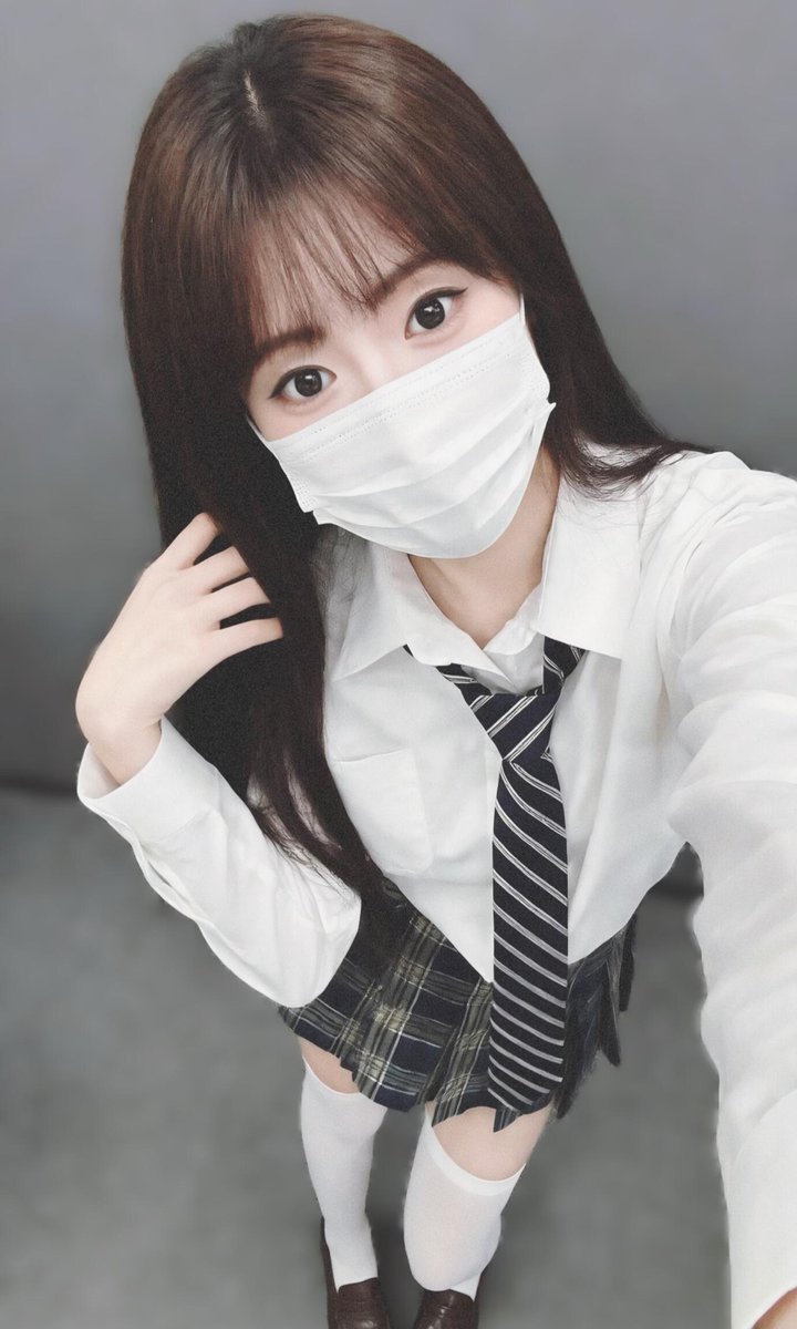 joni4839's tweet photo. 一邊讀書、一邊打工  累了也只能自己撐著🥺
生活圈很小  沒什麼朋友  想在這裡認識一些新朋友
有人願意跟我說聲加油嗎？ https://t.co/KPsjnNcBaR