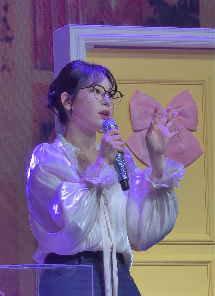 bubblesumm's tweet photo. 안경 진짜 위험하네.. https://t.co/gOOpR19PbV