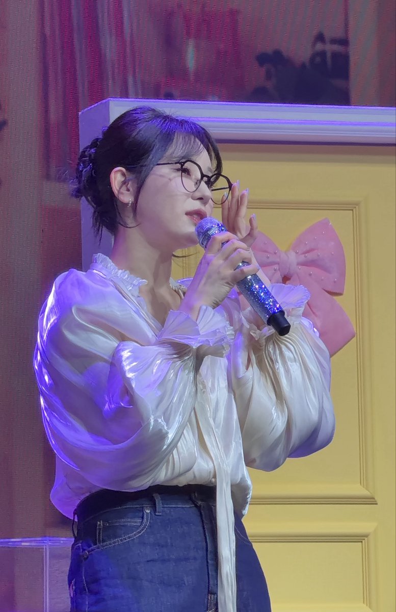 bubblesumm's tweet photo. 안경 진짜 위험하네.. https://t.co/gOOpR19PbV