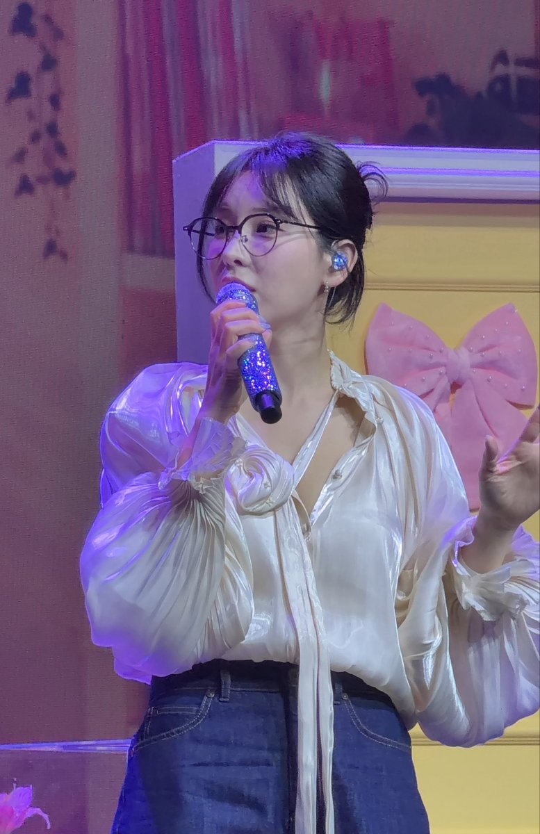 bubblesumm's tweet photo. 안경 진짜 위험하네.. https://t.co/gOOpR19PbV