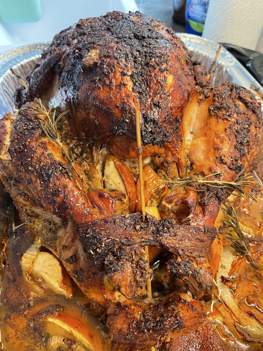 TorontoFoodBlog's tweet photo. Our hottest homie really stuck the landing this year… bird beautifully bronzed, husband hopelessly grateful. Mostly for her. 🇨🇦 🦃 https://t.co/fFkkjb3qkk
