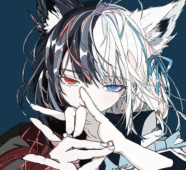 yato001125's tweet photo. 白上フブキさんを描いてみました！🦊✨
白と黒の姿を見て、最初はロールパンナみたいな二重人格キャラなのかと思ってたけど、どうやら違うらしい…！笑

知らないことばかりなので、フブキさんの魅力やおすすめのエピソードがあれば教えてほしいです！

#絵フブキ #絵描きさんと繋がりたい
 #すこん部 https://t.co/b00hOHNDf7