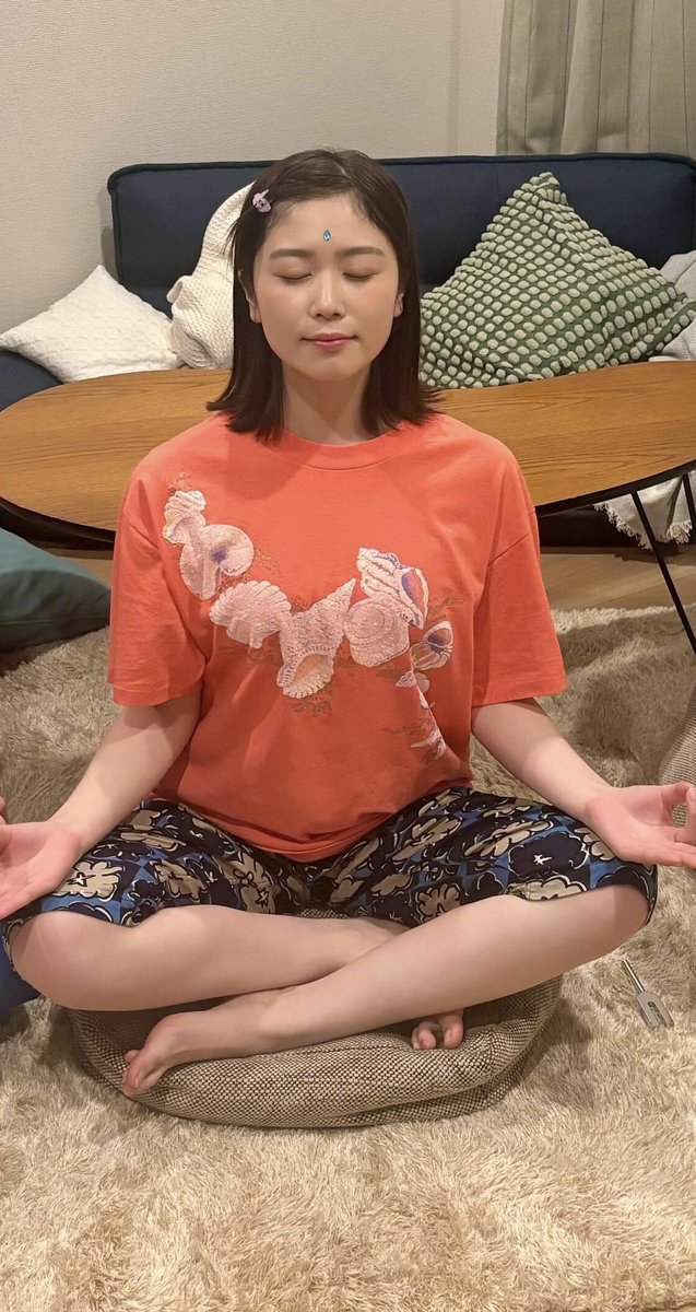 LoveFeet46's tweet photo. ヨガにぶ足裏🦶🏻
くすぐり弱そうだから足裏くすぐって精神統一の邪魔してあげたいね♡ https://t.co/m10IuNi8R0