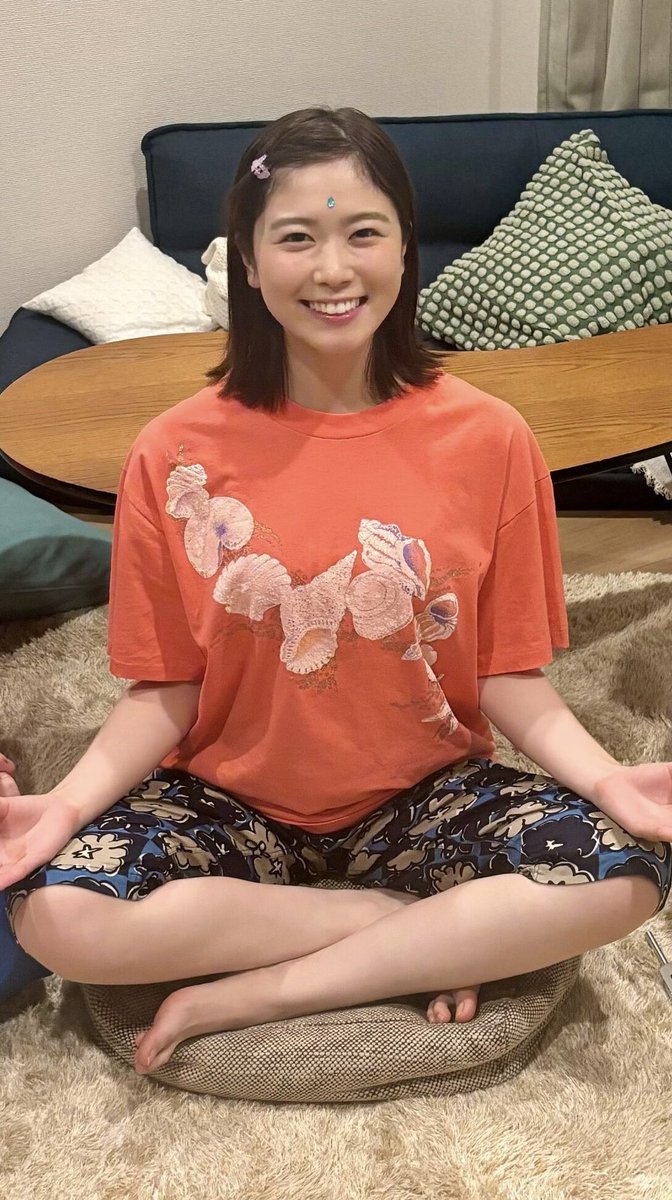 LoveFeet46's tweet photo. ヨガにぶ足裏🦶🏻
くすぐり弱そうだから足裏くすぐって精神統一の邪魔してあげたいね♡ https://t.co/m10IuNi8R0