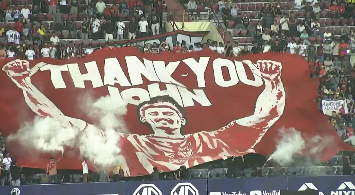KhelNow's tweet photo. A tribute from the Highlanders’ faithful! ❤️🤍

NorthEast United FC fans show their love and gratitude to John Abraham with a "Thank You John" tifo. 🙌🔥

Credits- Indian Super League (Youtube)

#ISL #IndianFootball #NorthEastUnited https://t.co/LawiNvvk0B