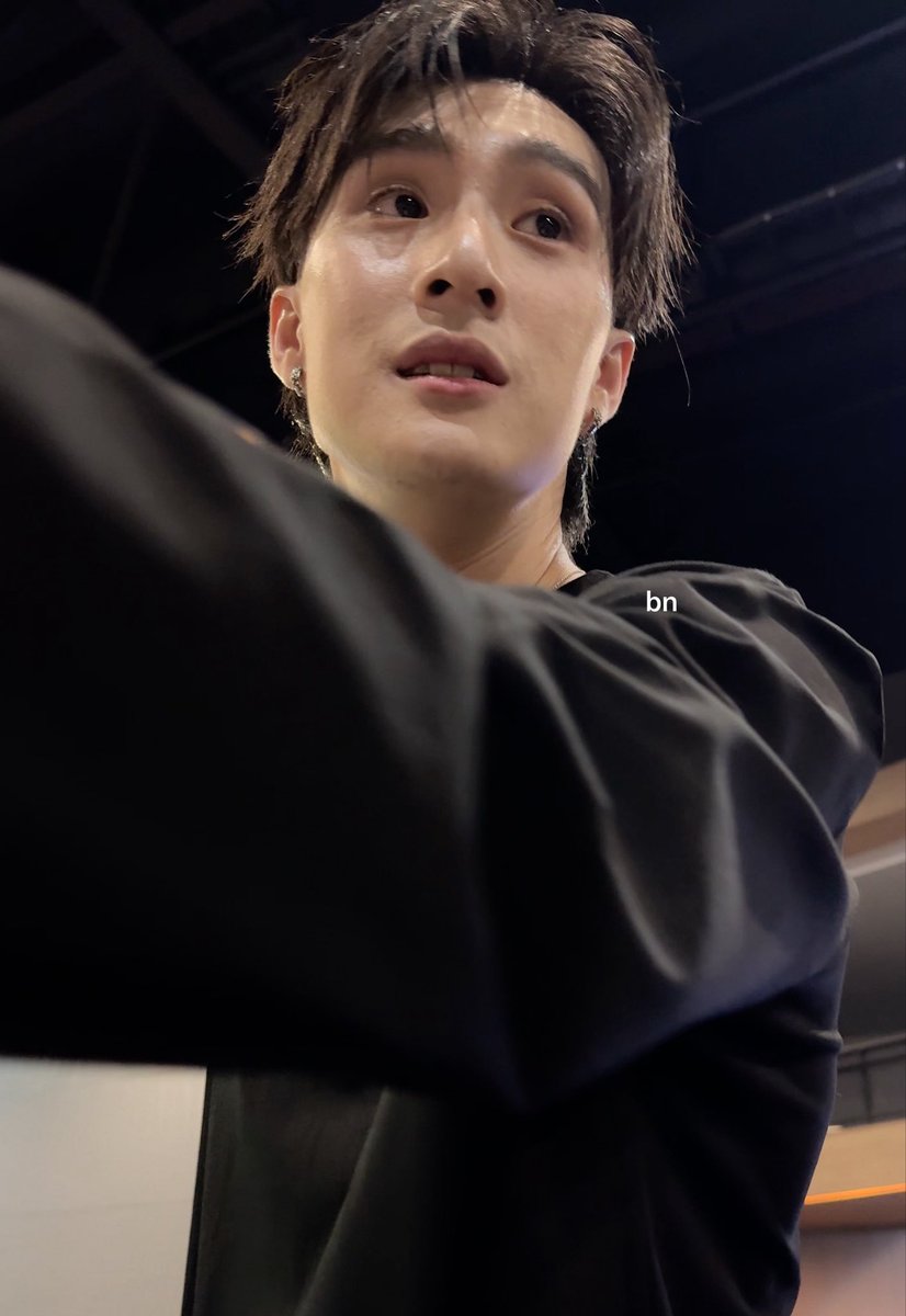 bnackw's tweet photo. จังหวะหยุดหายใจมาก 😭😭😭😭😭😭😭😭

DEWTEE FANSIGN FANIVAL
#GMMTVFANIVAL2026HappyFamilyxDT https://t.co/FUFPEToWo3