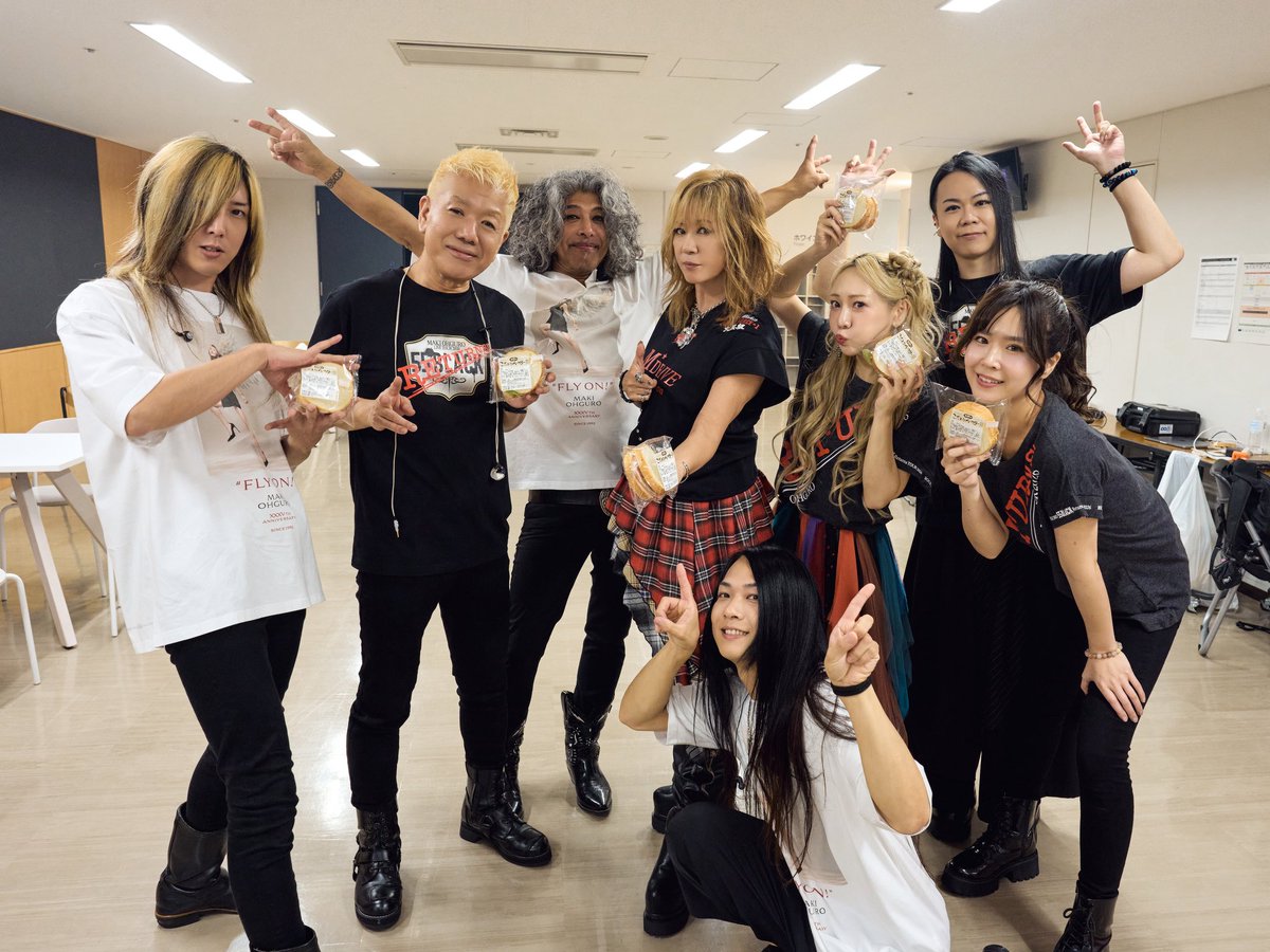 m_ohguro's tweet photo. 55 BLACK RETURNS🎸
ホーム札幌
ありがとうございました😊

みんなで歌った明治チョコレートのテーマ🍫最高でした🙌

次回は14日旭川でお待ちしてます❣️ https://t.co/zpS3gD3Sd4