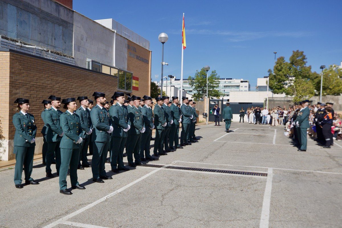AidaCast's tweet photo. Hoy hemos acompañado a la @guardiacivil en la celebración de su día, junto a Policía Local y Protección Civil.

Una jornada para reconocer, también, la responsabilidad que comparten quienes trabajan al servicio de la ciudadanía y agradecer su dedicación en Rivas. https://t.co/rjklfUsG5r