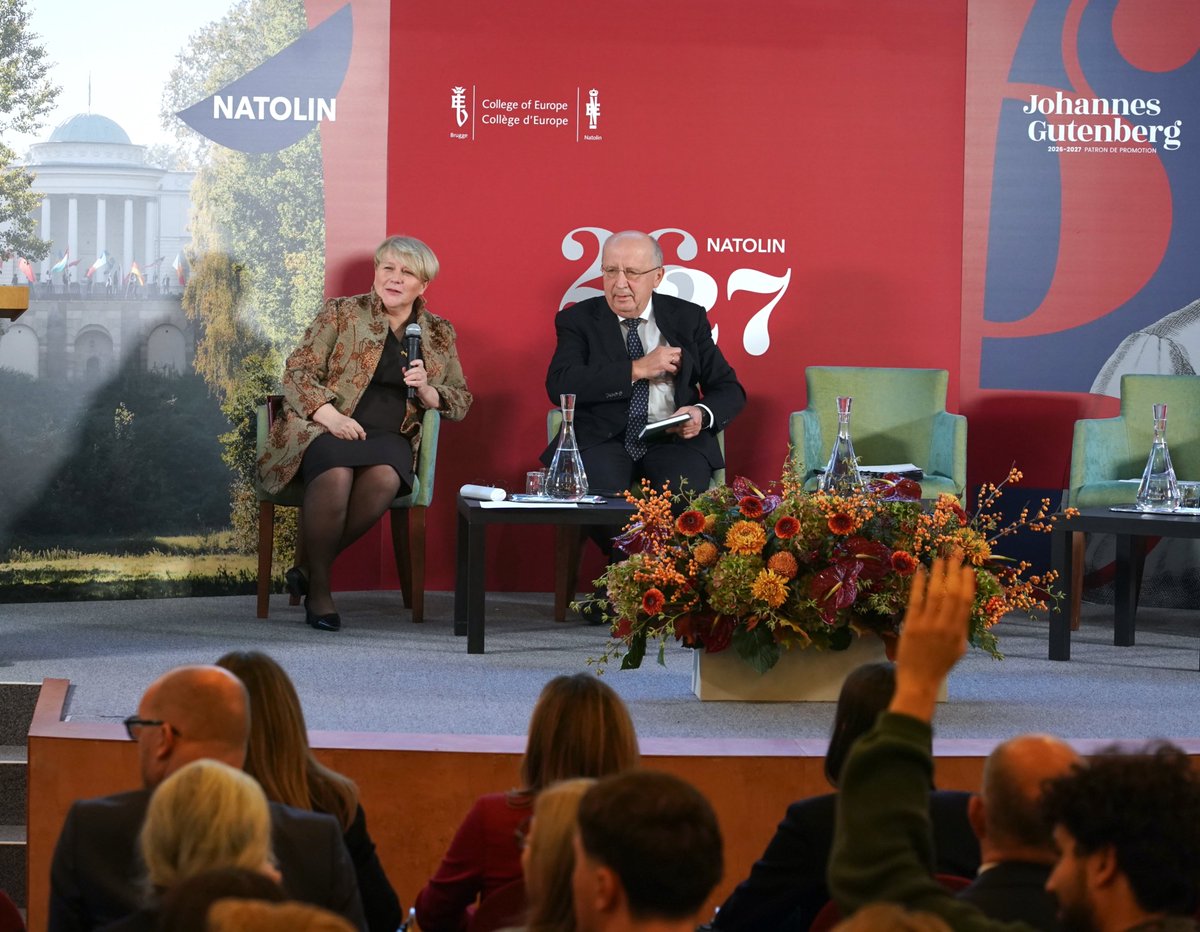 EUinPL's tweet photo. Komisarz #UE ds. obrony i przestrzeni kosmicznej @KubiliusA wziął udział w inauguracji nowego kierunku „European Security and Strategy” w @coenatolin. Komisarz wygłosił przemówienie otwierające i uczestniczył w dyskusji ze studentami na temat bezpieczeństwa Europy. https://t.co/bMDOJenlQq