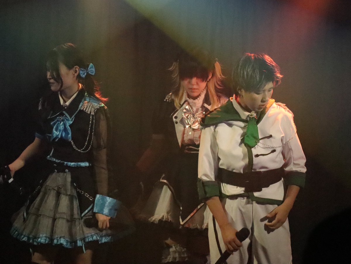 happygolucky114's tweet photo. 「CandyCollection vol.15 -Evil Charm 解散LIVE-」 in ライブスタジオ キャンディー!

そして、Evil Charmラストライブ。

と言っても、いつも通り、ライブ部分はカッコよく、MC部分は笑い含みつつ賑やかに☆彡

特に凝ったことはせず、キレイに〆て無事完結!

と思ったらアンコールで!Σ(ﾟﾛﾟ;) https://t.co/6nMcsSNqTK