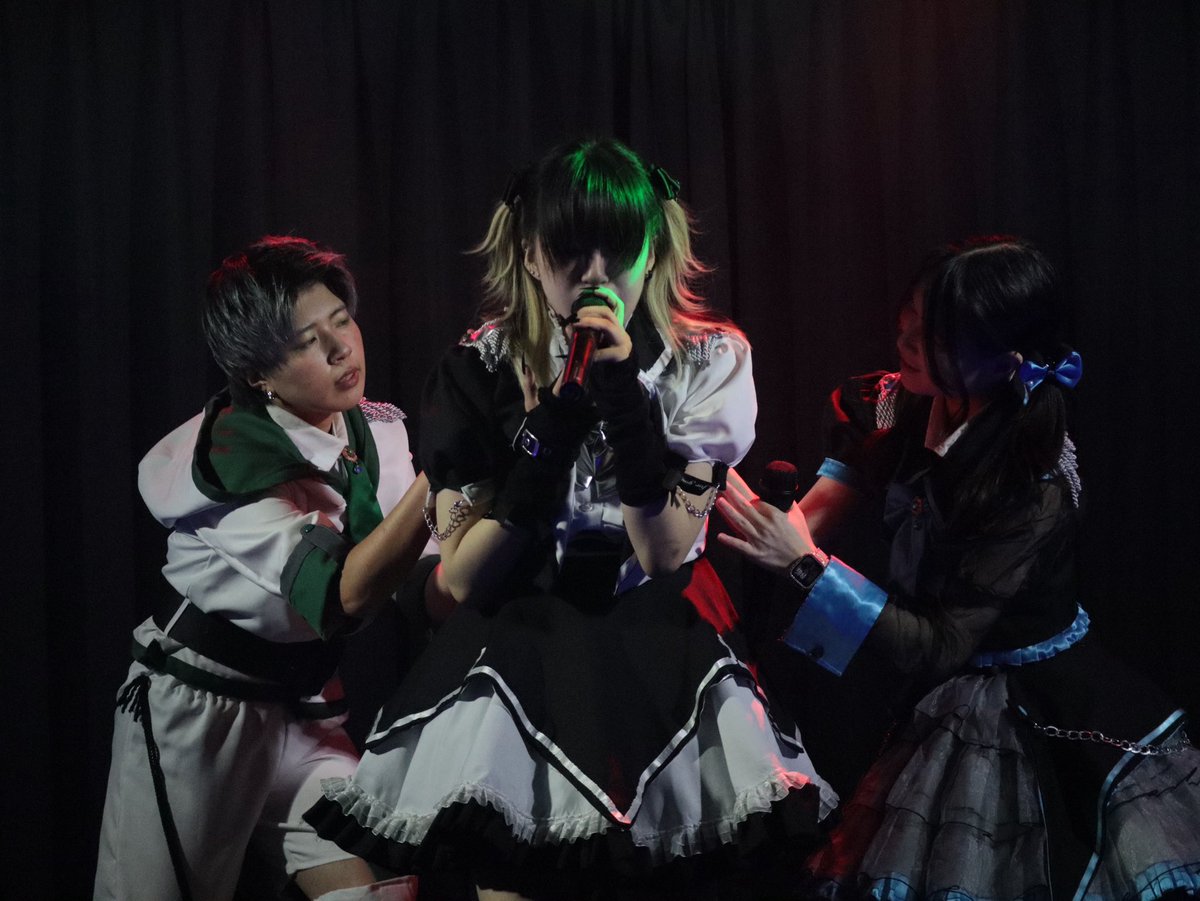 happygolucky114's tweet photo. 「CandyCollection vol.15 -Evil Charm 解散LIVE-」 in ライブスタジオ キャンディー!

そして、Evil Charmラストライブ。

と言っても、いつも通り、ライブ部分はカッコよく、MC部分は笑い含みつつ賑やかに☆彡

特に凝ったことはせず、キレイに〆て無事完結!

と思ったらアンコールで!Σ(ﾟﾛﾟ;) https://t.co/6nMcsSNqTK