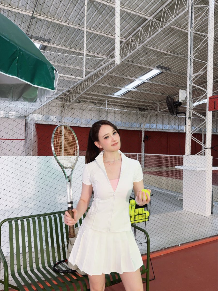 yolochari's tweet photo. ห้ามไม่ไหวเเล้วป่ะะะ !🎾💖 ขอบคุณโฟร์ทที่ให้ชาริได้มาเล่นเอมวีน้าา ชาริยังตื่นเต้นทุกครั้งเวลามีงานอะไรใหม่ๆ เเละยิ่งถ่ายกับโฟร์ทสนุกเเบบม้ากกก เเบบ energy boostๆ ตลอดท้างวันน + กับชาริชอบเพลงสุดดดๆ ยังไงก็ฝากด้วยนะค้าบบ 🥹🫶🏻 
#OfficiallyFOURTHmv #yolochari https://t.co/YWTBVIGERR