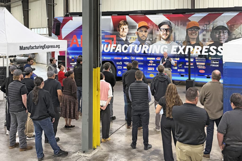 CompactEquip's tweet photo. The AEM Manufacturing Express recently visited Steelwrist Inc. at its Newington, Connecticut facility. Get all the info below! 

https://t.co/5rLKVjEWnv https://t.co/YO6umQ2kY6
