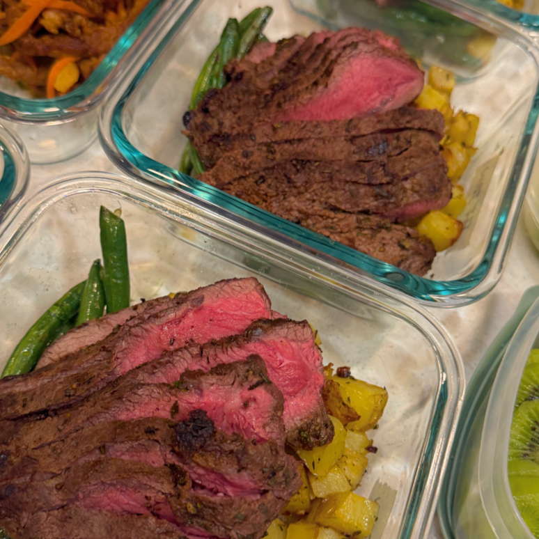 FriendThatCooks's tweet photo. What’s for dinner? 🥩🍽️ Seared herb flat iron steak with roasted potatoes and cilantro green beans is everything we love about fall—hearty, flavorful, and perfect for gathering around the table. 🍂✨ #WhatsForDinner #PersonalChef #FriendThatCooks https://t.co/IwZENprPMa