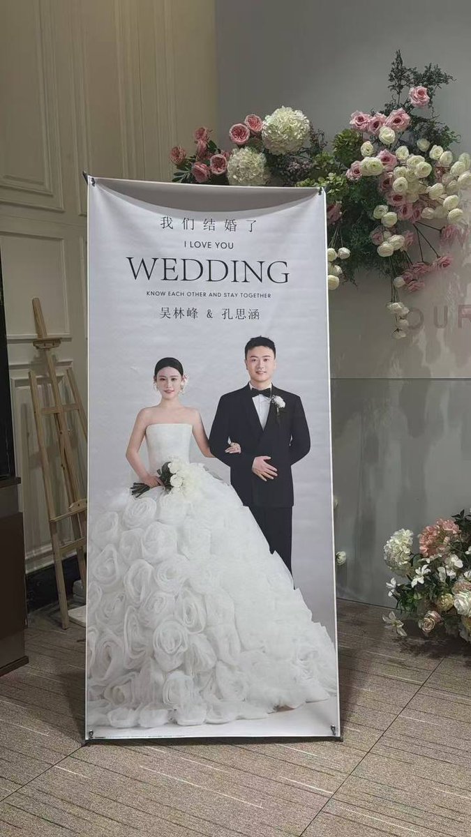 giuseppinagiacc's tweet photo. 这才是高手啊  现实版时间管理大师！！！ 
吴林峰有三个老婆,同一天在同家酒店楼上楼下同时办婚宴和满月酒，堪称魔幻，结果被婚礼老婆发现了，现场撕破脸，吵的火热！！！
视频完整版：https://t.co/npwDy3kClg https://t.co/qli01MK1Pl