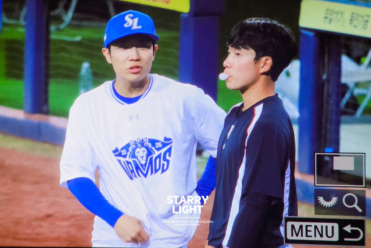 shining_1158's tweet photo. 신기하다......... https://t.co/V2jP5Qo4p9