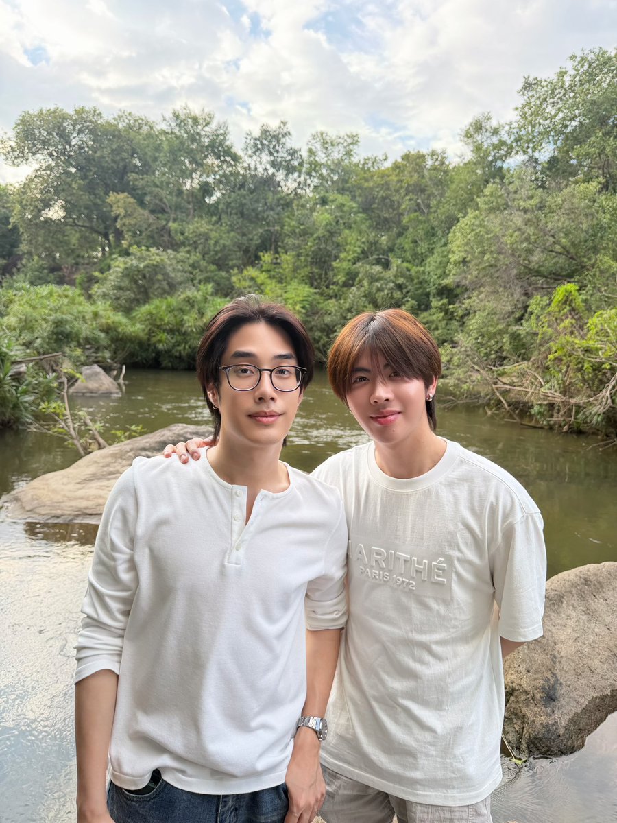 Ize6's tweet photo. จบทริปทำบุญบ้าง อิ่มบุญกันถ้วนหน้าาาาาา~ 
 🙏🏻🙏🏻🙏🏻

#ทริปทำบุญบ้าง https://t.co/zTF3JbBekc