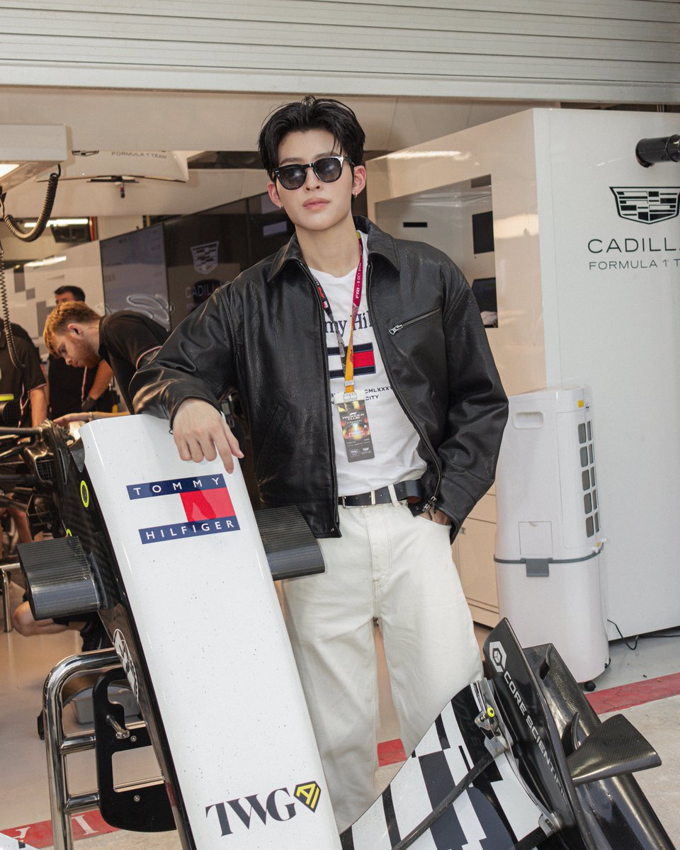 GMMTV's tweet photo. #TommyHilfiger #TommyHilfigerxCadillacF1
@TommyHilfiger 
#Ppnaravit #Phuwintang
#FourthNattawat
#GMMTV https://t.co/9MDEqFnLx5