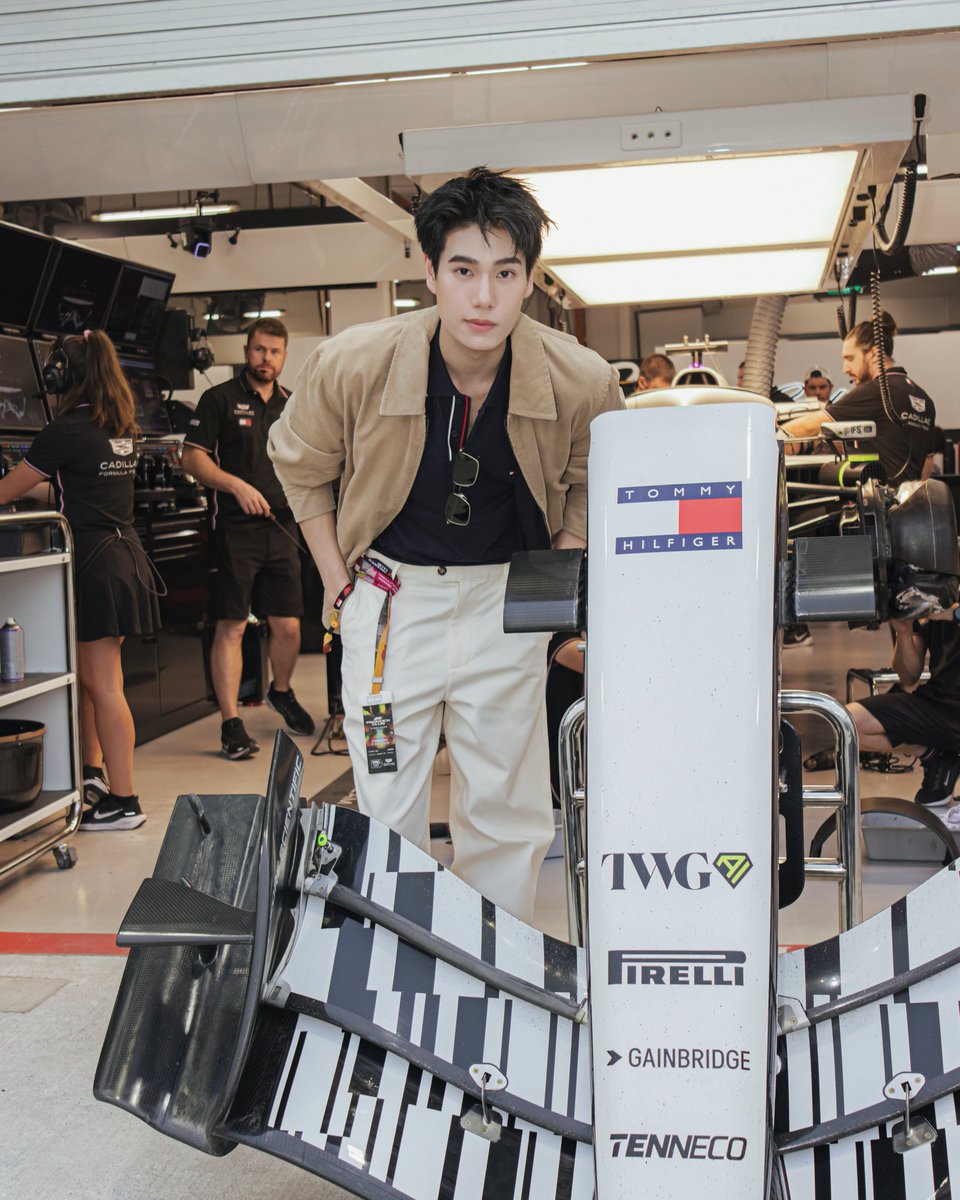 GMMTV's tweet photo. #TommyHilfiger #TommyHilfigerxCadillacF1
@TommyHilfiger 
#Ppnaravit #Phuwintang
#FourthNattawat
#GMMTV https://t.co/9MDEqFnLx5
