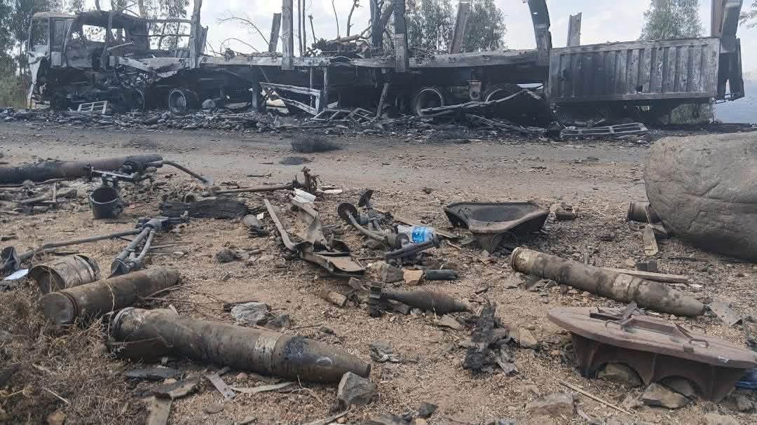 kenyaaxis's tweet photo. #Ethiopian forces have reportedly destroyed military trucks allegedly belonging to #Eritrean troops.

Earlier drone strikes near Adigrat and Idaga Hamus in #Tigray reportedly hit Eritrean convoys. The timing and circumstances of the latest claimed losses remain unverified. https://t.co/cKpzzLRNgc