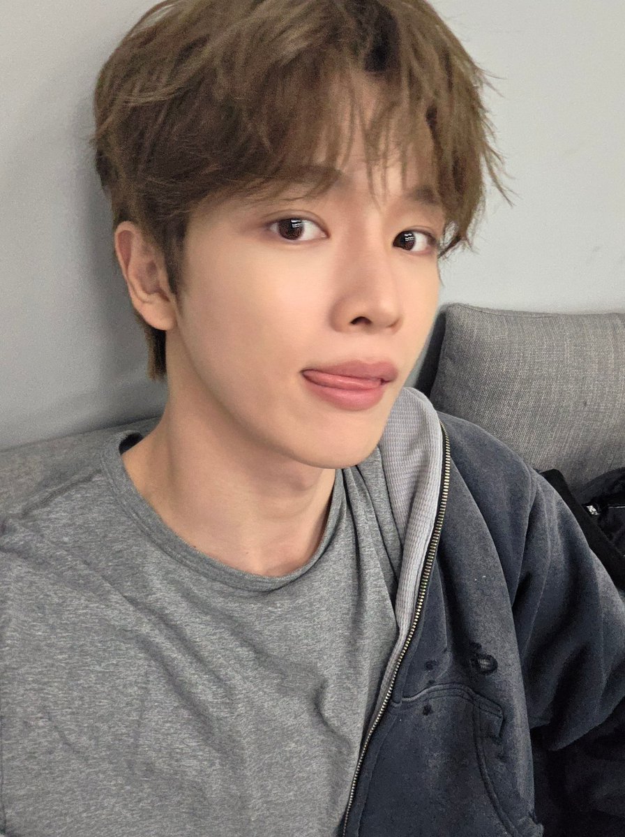 briizedowazo's tweet photo. 성찬 버블셀카는 진짜 좋은느낌을 쥼 https://t.co/jJO4q7hRtU