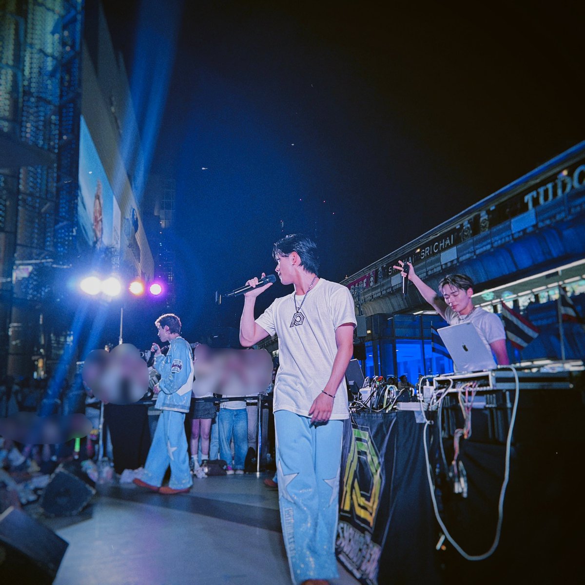 psyfe_member's tweet photo. LISTENING PARTY BUSKING in BANGKOK

楽しかった〜ขอบคุณครับ✨🎤

https://t.co/PkCWWd471L

#PSYCHICFEVER #ForEVER
#KOKORO
#PCF_DIFFERENT
#PCF_DIFFERENTinBKK https://t.co/yFbZcOVWJr