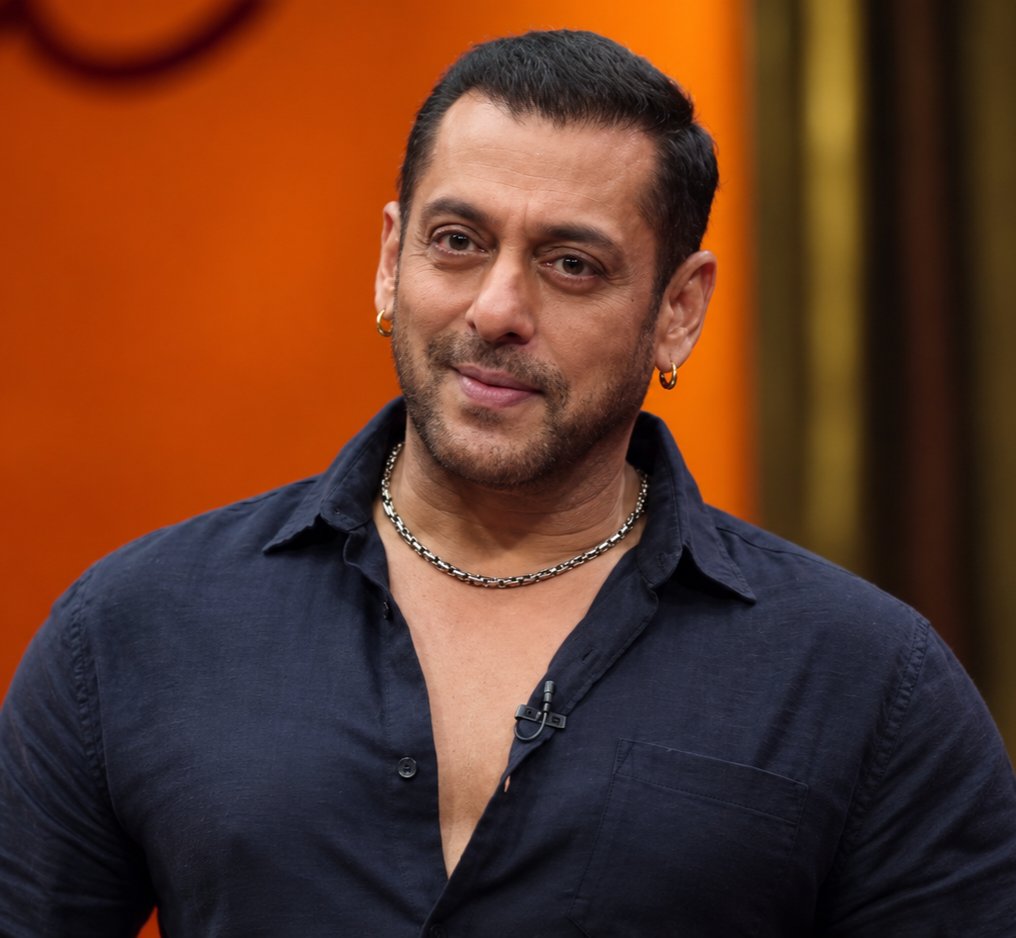 BeingSohail__'s tweet photo. WHAT A LOOK, MAN! 🥶🔥 Raw, rugged, filthy banger! The chain, the ear studs. PEAK look after years!

CINEMA IS ABOUT TO GO MONSTROUS. THE RETURN OF THE #SalmanKhan ERA! 🔥 https://t.co/W9aKg5GFf3
