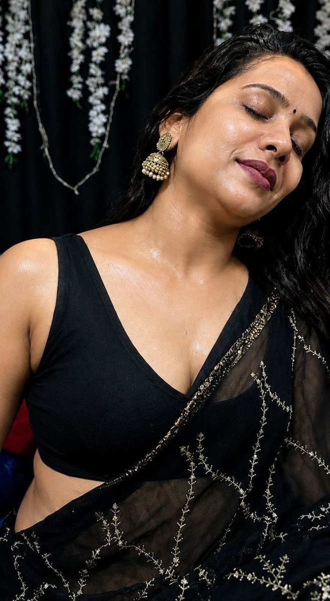Leojackson1045's tweet photo. #ramya #tango #saree #content https://t.co/Oh2Do8e8g0