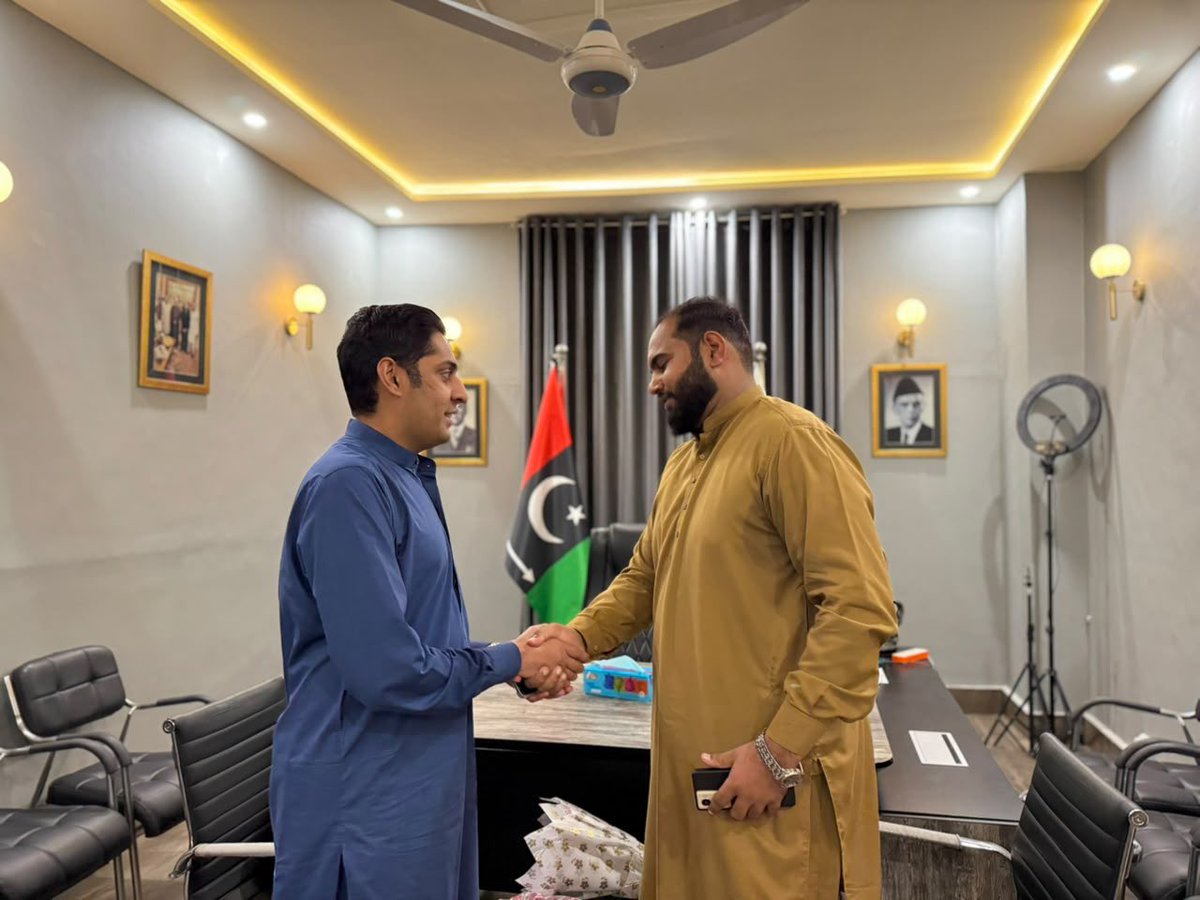 SukkurHouse's tweet photo. بورڈ آف ڈائریکٹرز، سیپکو پاور ڈویژن (واپڈا) کے رکن جناب سنان اسلام شیخ سے سیپکو کے کمپنی سیکریٹری بہاول جمیل نے ملاقات کی اور انہیں سعادتِ عمرہ حاصل کرنے پر دلی مبارکباد پیش کی۔ @SananSheikh123 https://t.co/TOupTbvWl5