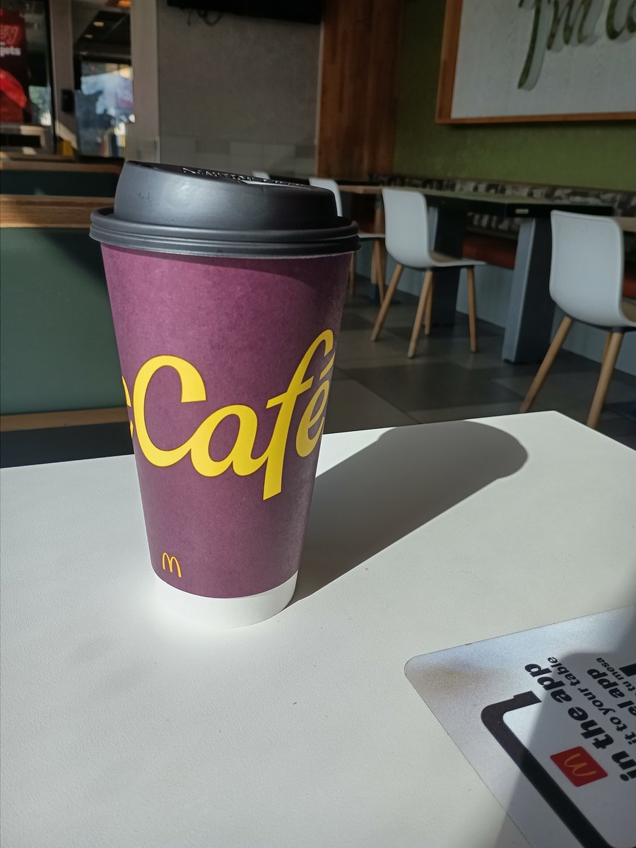 HayesKWest's tweet photo. @FoodPleaser McDonald's coffee https://t.co/Qn9uTbcT91