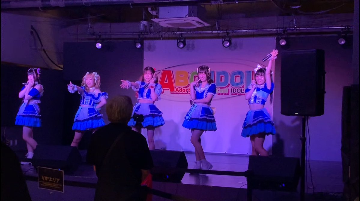 Kossun_E38's tweet photo. 2026/10/12 横浜COAST garage+
〈WHITE STAGE〉
#ABCIDOL #ABCIDOL1012
#ripplelink @ripple_link
久々に5人のりっぷるを見れました。
前半は三脚、ラストだけ手持ちで動画撮影してました。画像はそのスクショ。
三脚はテーブルの上に置いてたら、激震でほとんど揺れてて切り抜きもできず残念…
道具に頼ってはいけないと思い知らされました。ただ、その分思い切り沸けたので、それはそれで良かったかな。
楽しかった。
きょうのセットリスト
・SE
①Oh,NoNo!!
(MC)
②恋愛ショッピングch
③Locus
④Link
(MC)