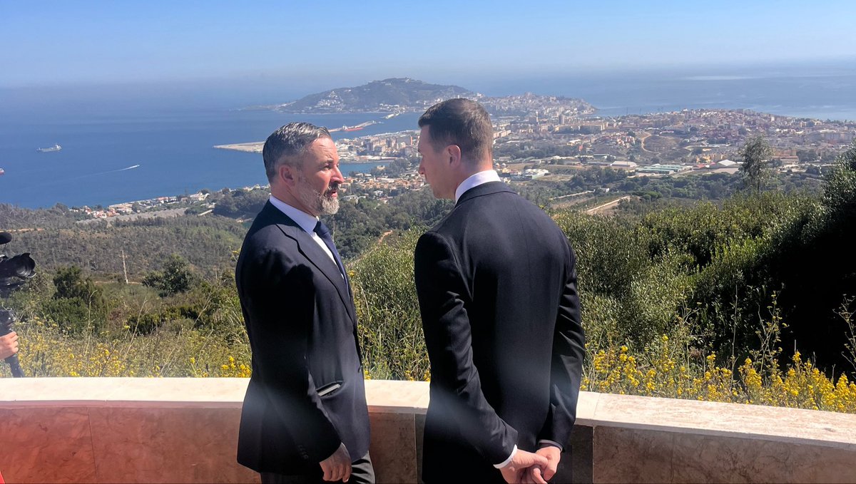 unaicano10's tweet photo. Ha sido un placer vivir el día de la Hispanidad junto al futuro presidente de España y el futuro primer ministro de Francia: Santiago Abascal y Jordan Bardella.

De nada sirve celebrar esta festividad si olvidamos que un territorio nacional y europeo está en riesgo.

Por Ceuta 🇪🇸 https://t.co/ofv02to6Al