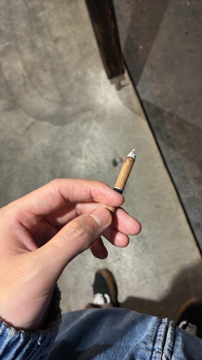 makima6910's tweet photo. 山岡家の後のタバコが1番うめえと思うんですけど異論ないよね https://t.co/zKVjSXDM3I
