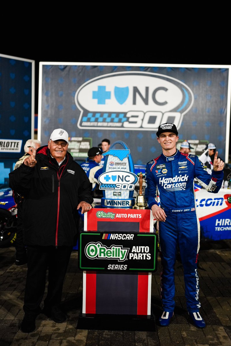 TeamHendrick's tweet photo. Made ourselves right at home. 🏆 https://t.co/phdbWnq0MD