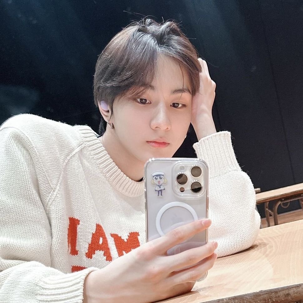 mmeovvmi's tweet photo. 양정원 아이폰 셀카 그냥 햝음 https://t.co/IJcyyRFaL0