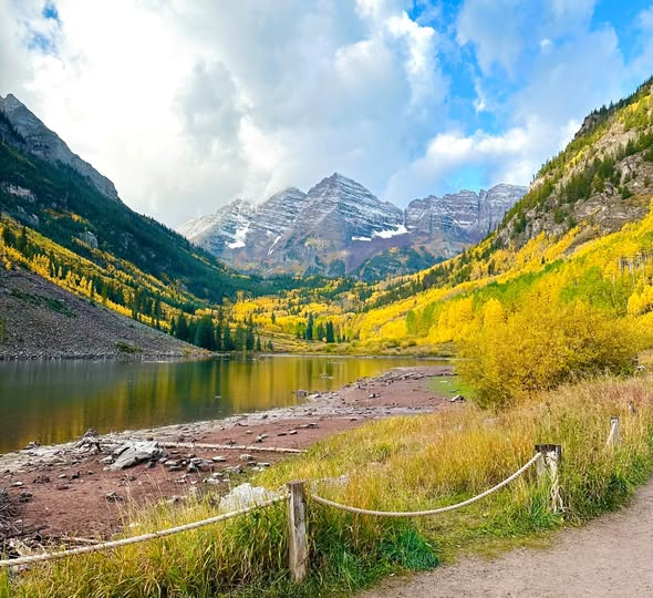 Kaitlin101o's tweet photo. Colorado offers unique charm and stunning scenery in every season, making it a great place to take perfect photos. Here are some photos I’ve taken. https://t.co/Q4w3zUAFWL